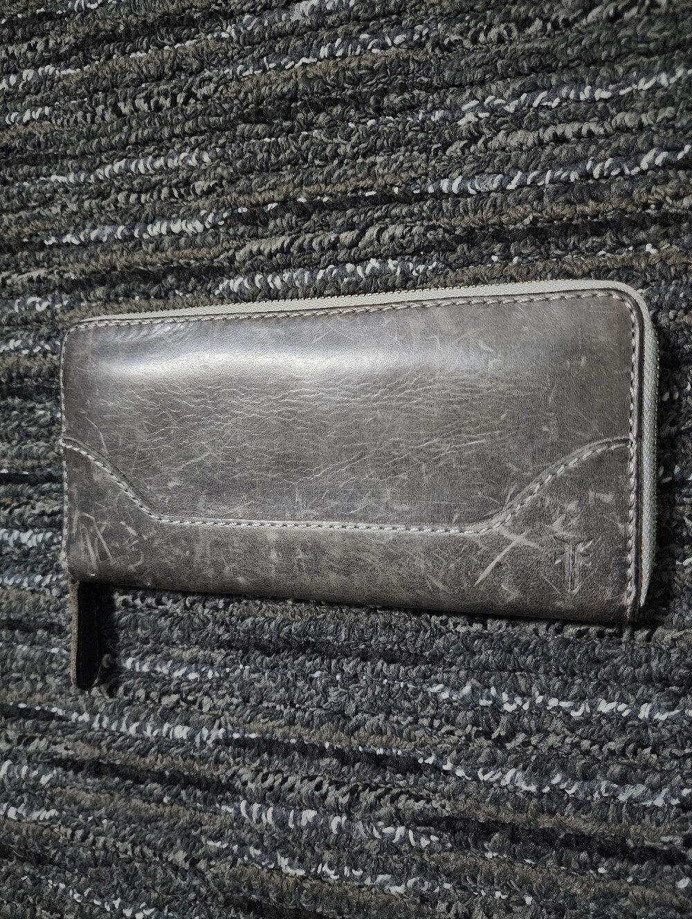 Frye Melissa Carbon Grey Zippered Wallet Card Slots 3 Pockets Genuine Leather